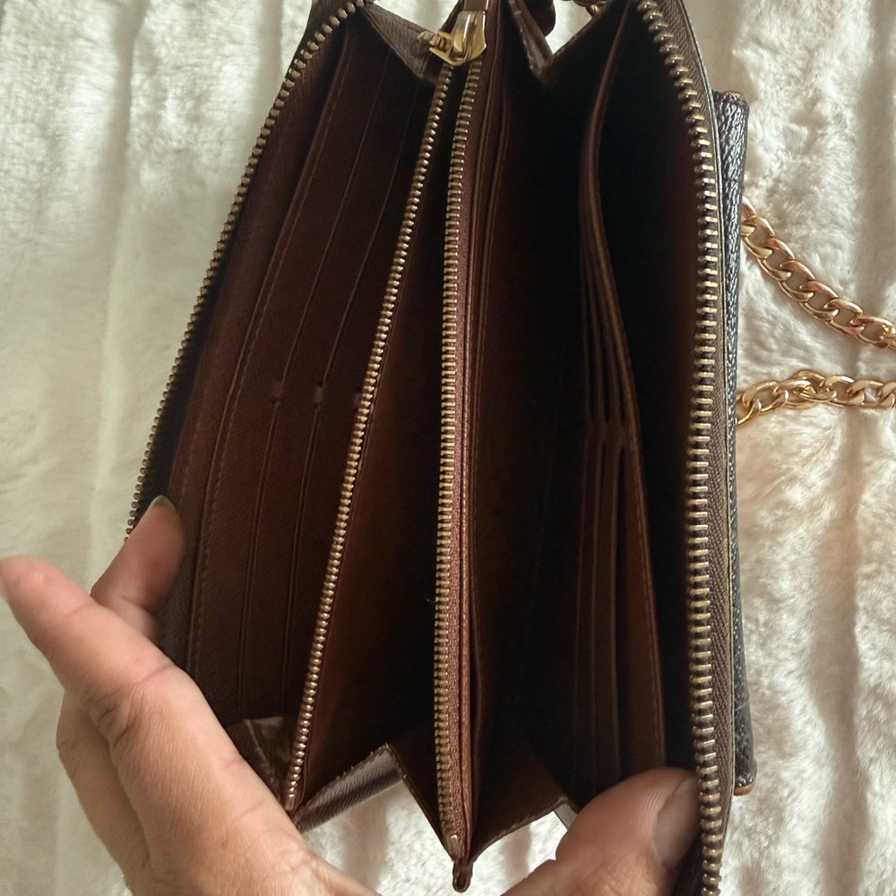 Louis Vuitton wallet/crossbody with 2 chains - Picture 12 of 15
